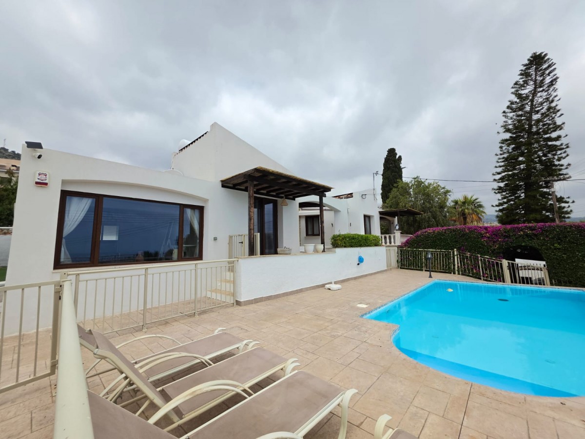 Bungalow For Sale  in  Peyia