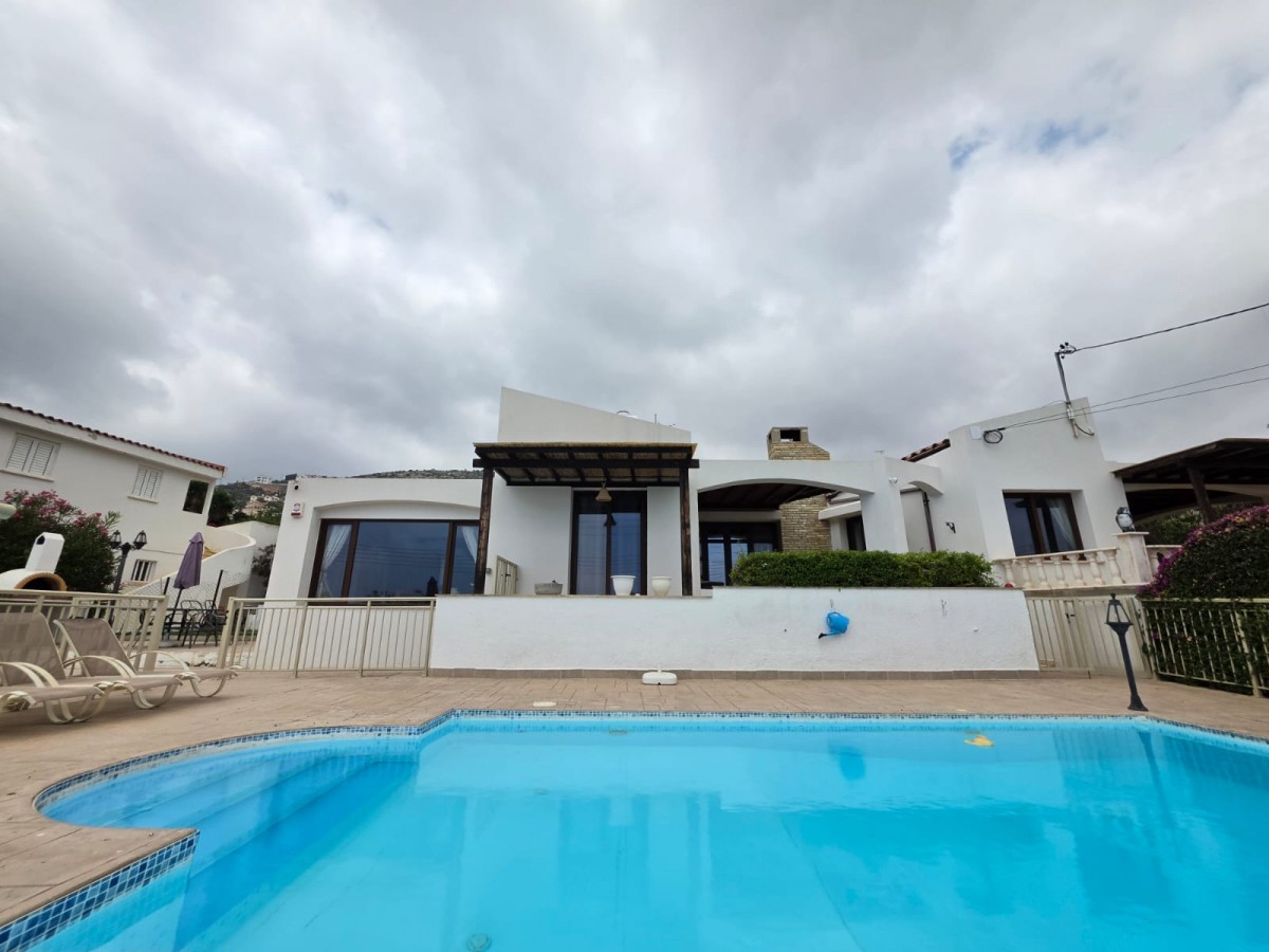 Bungalow For Sale  in  Peyia
