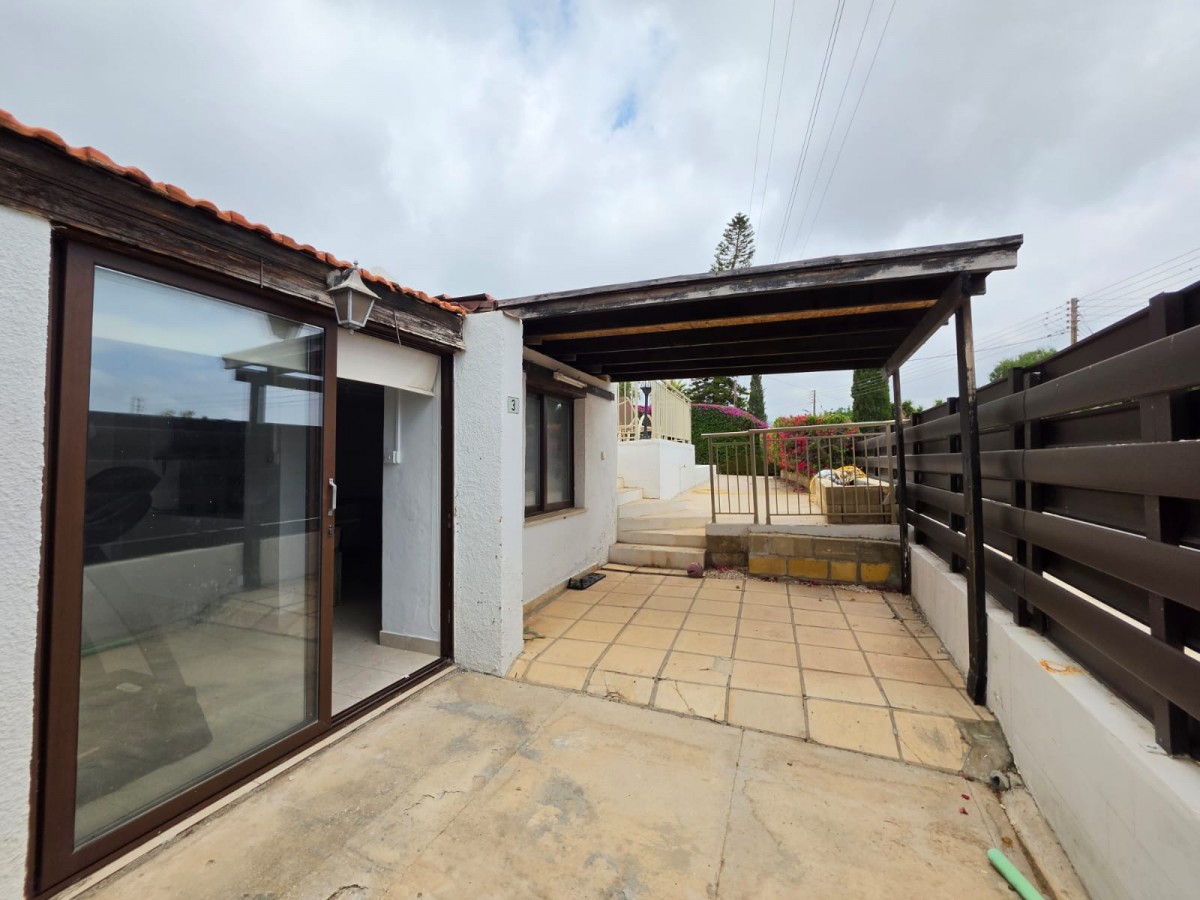 Bungalow For Sale  in  Peyia