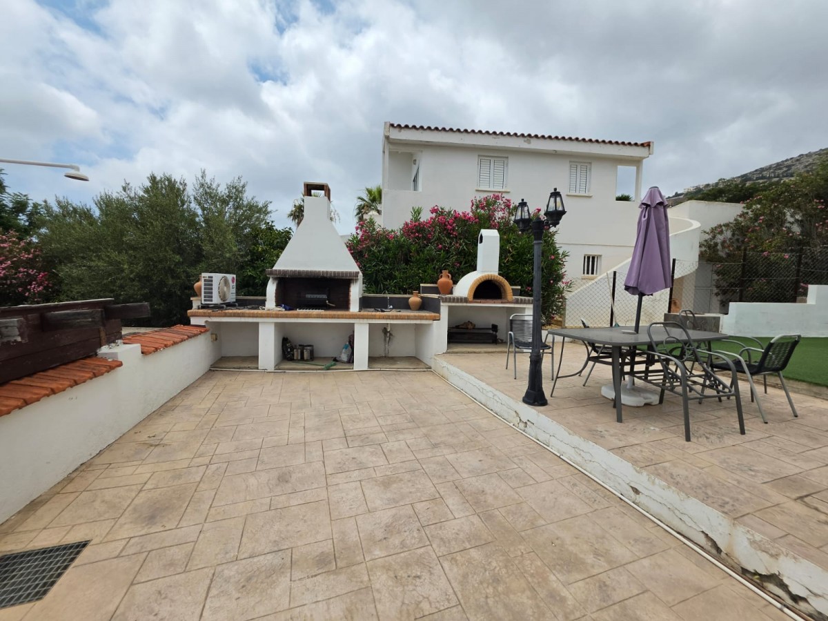 Bungalow For Sale  in  Peyia