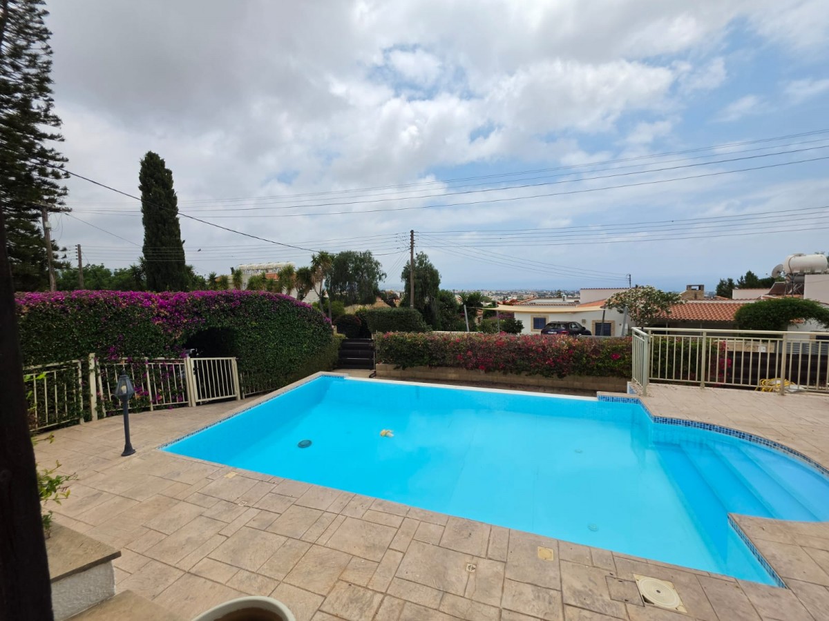 Bungalow For Sale  in  Peyia