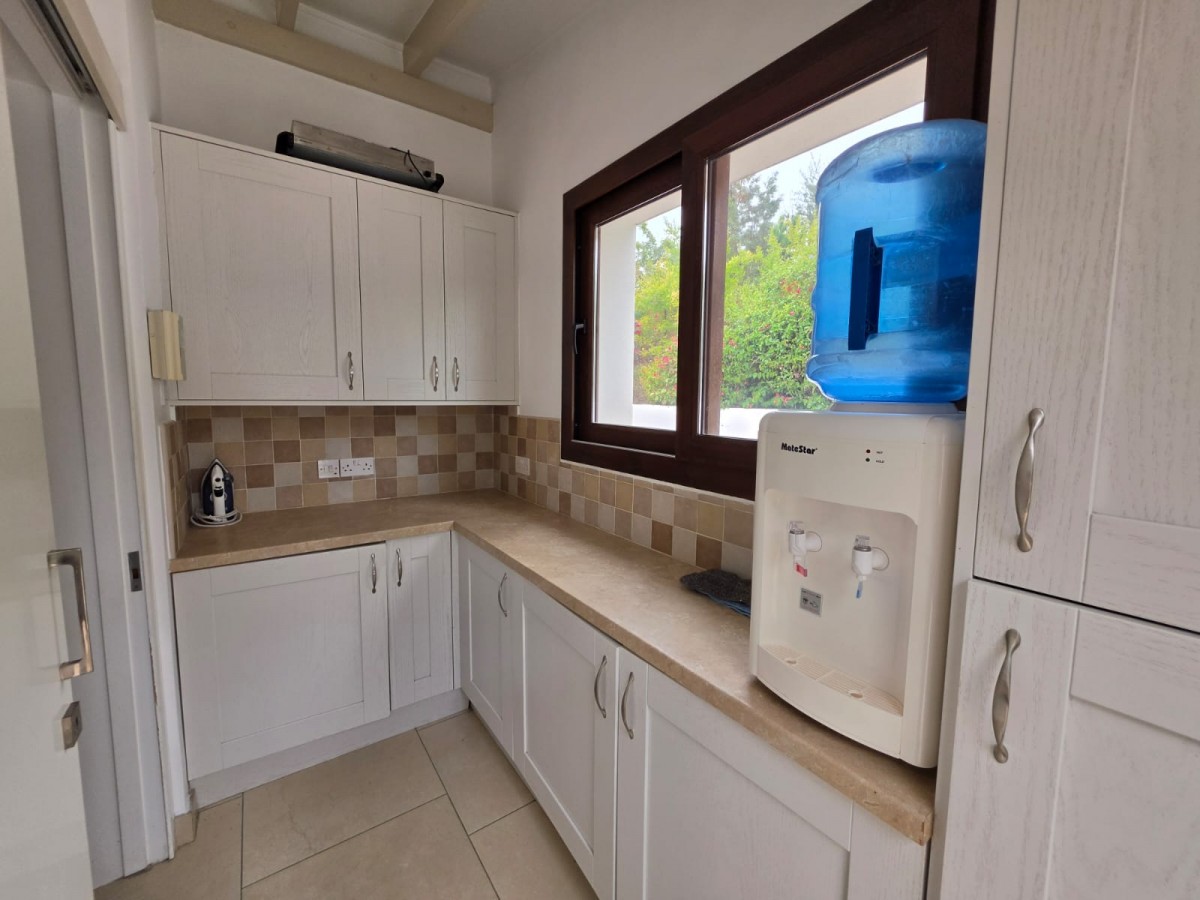 Bungalow For Sale  in  Peyia