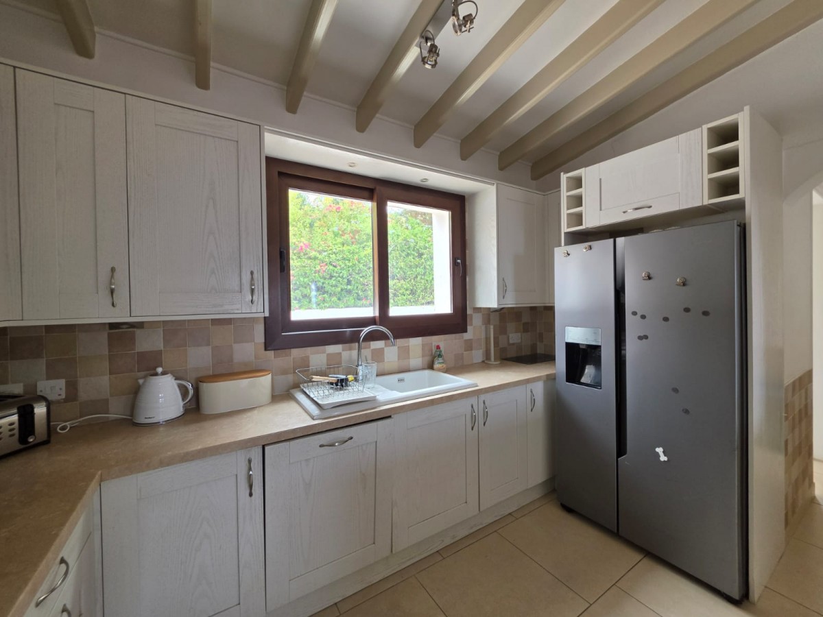 Bungalow For Sale  in  Peyia