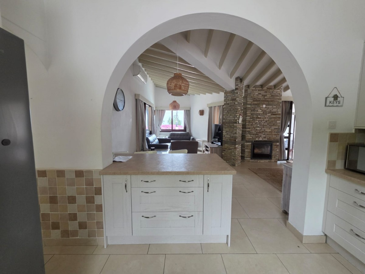 Bungalow For Sale  in  Peyia