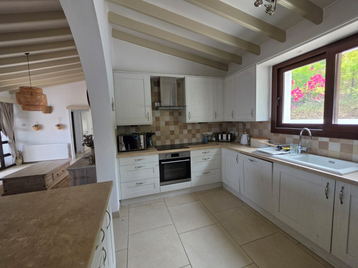 Bungalow For Sale  in  Peyia