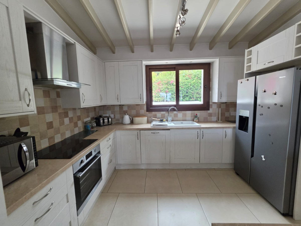 Bungalow For Sale  in  Peyia