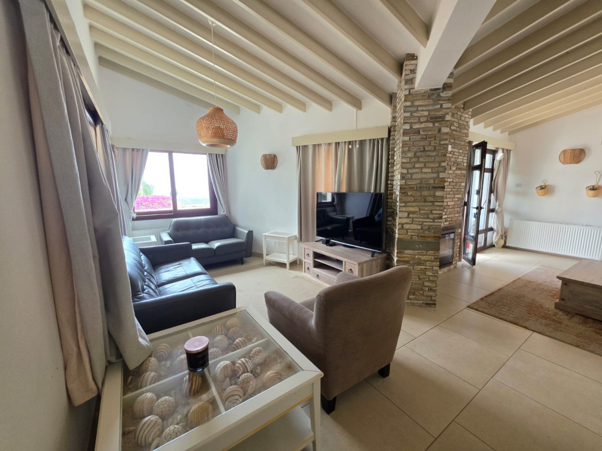 Bungalow For Sale  in  Peyia