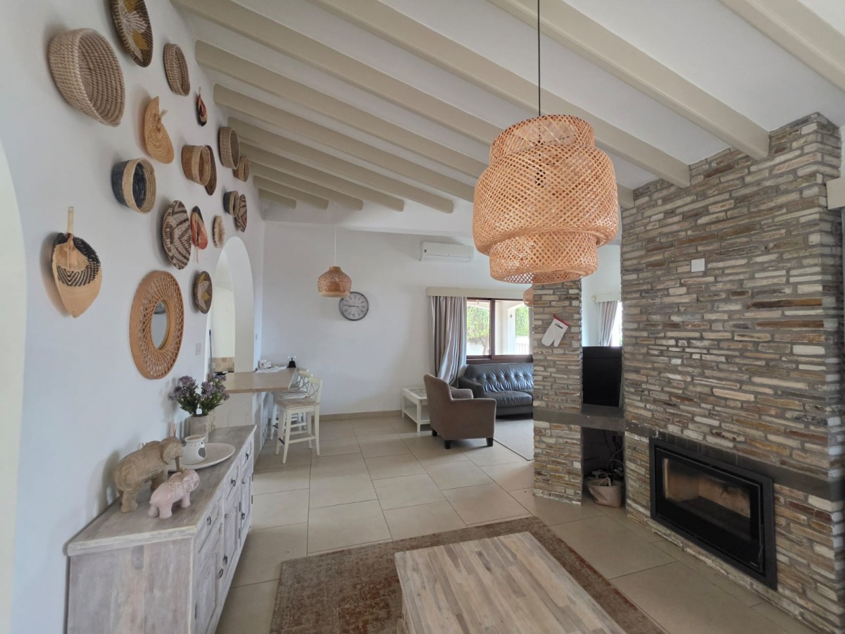 Bungalow For Sale  in  Peyia