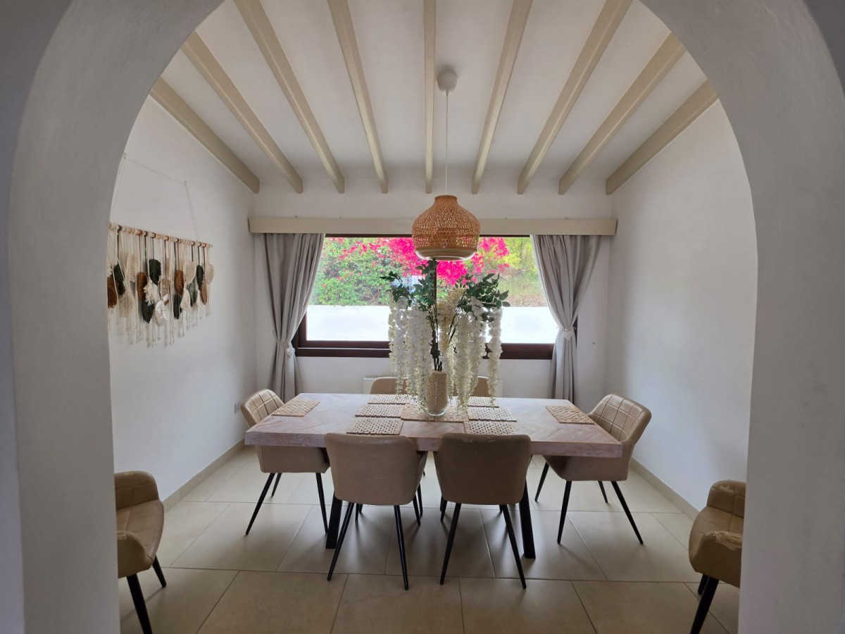 Bungalow For Sale  in  Peyia