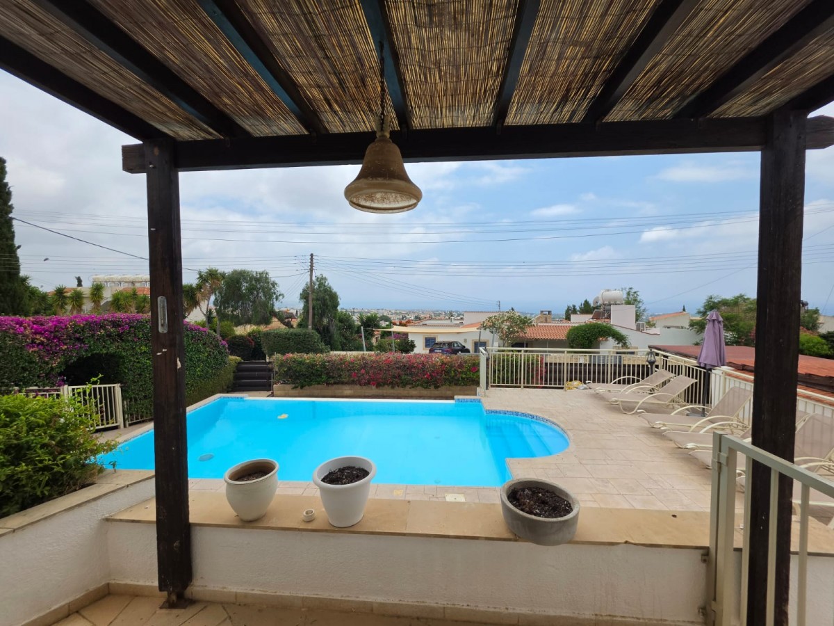 Bungalow For Sale  in  Peyia