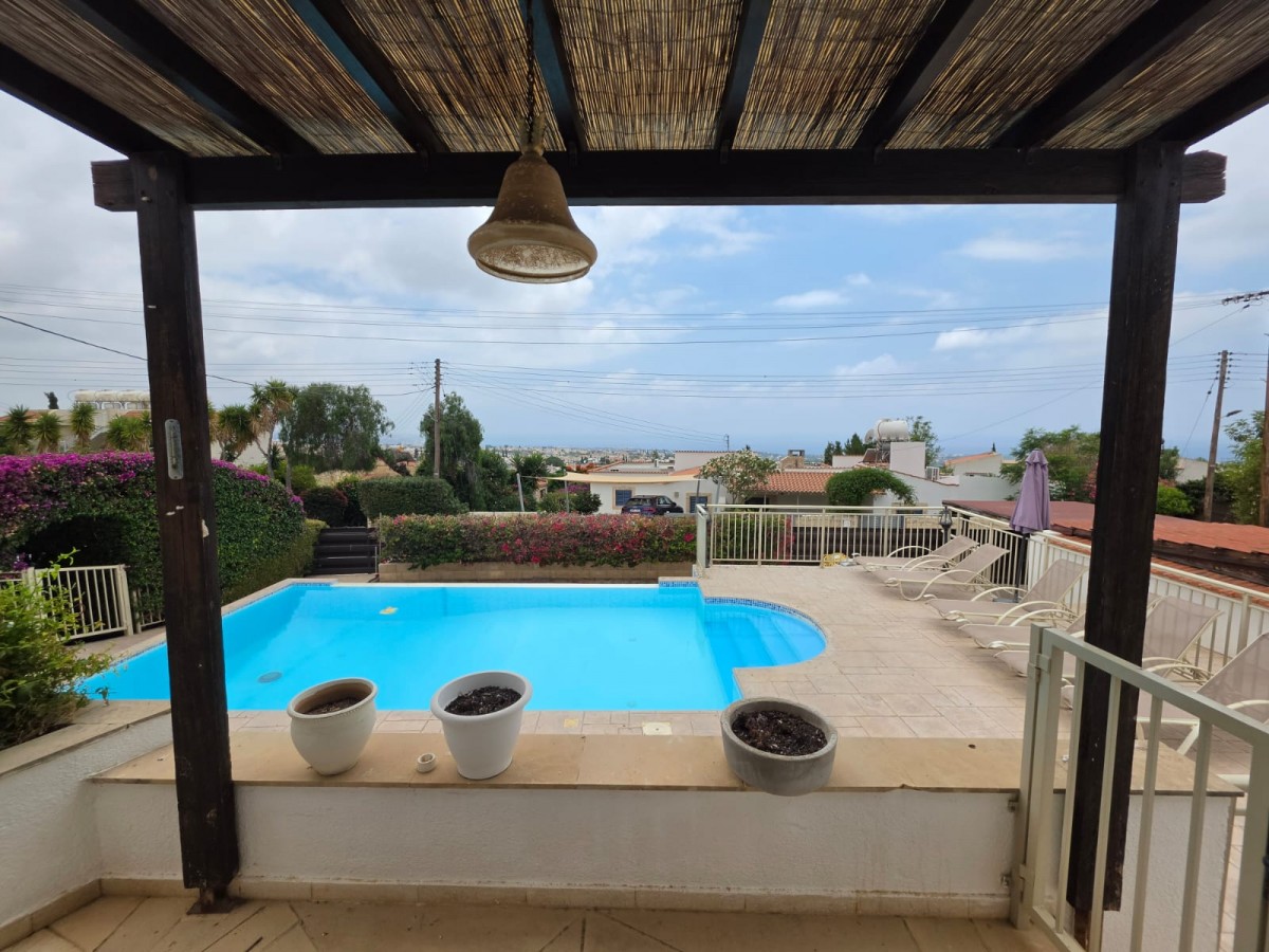 Bungalow For Sale  in  Peyia