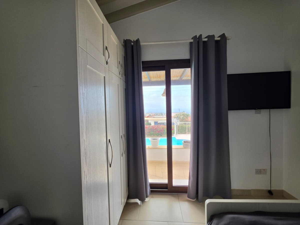 Bungalow For Sale  in  Peyia