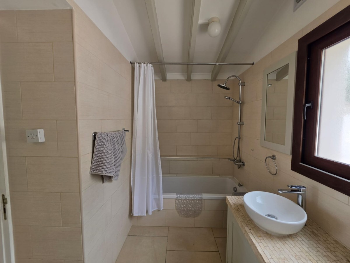 Bungalow For Sale  in  Peyia