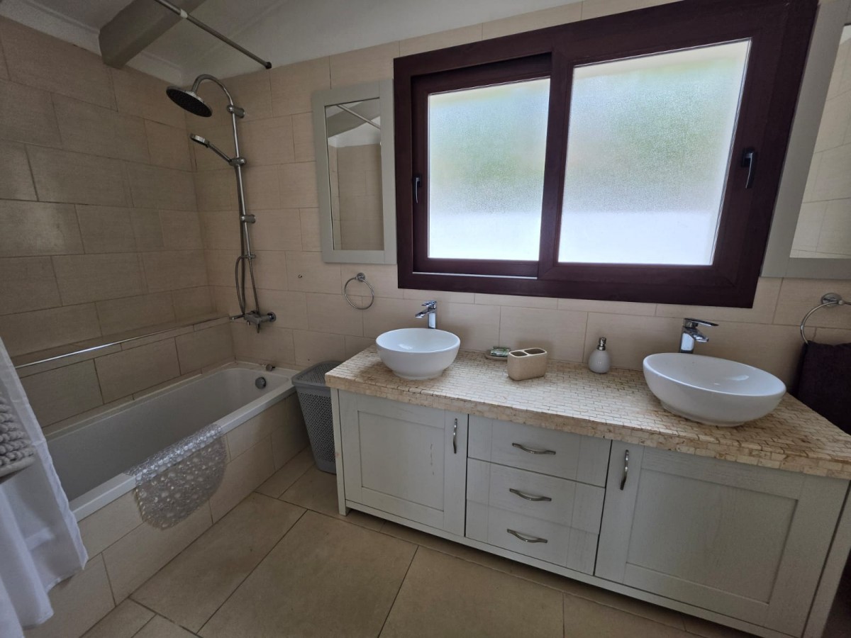 Bungalow For Sale  in  Peyia