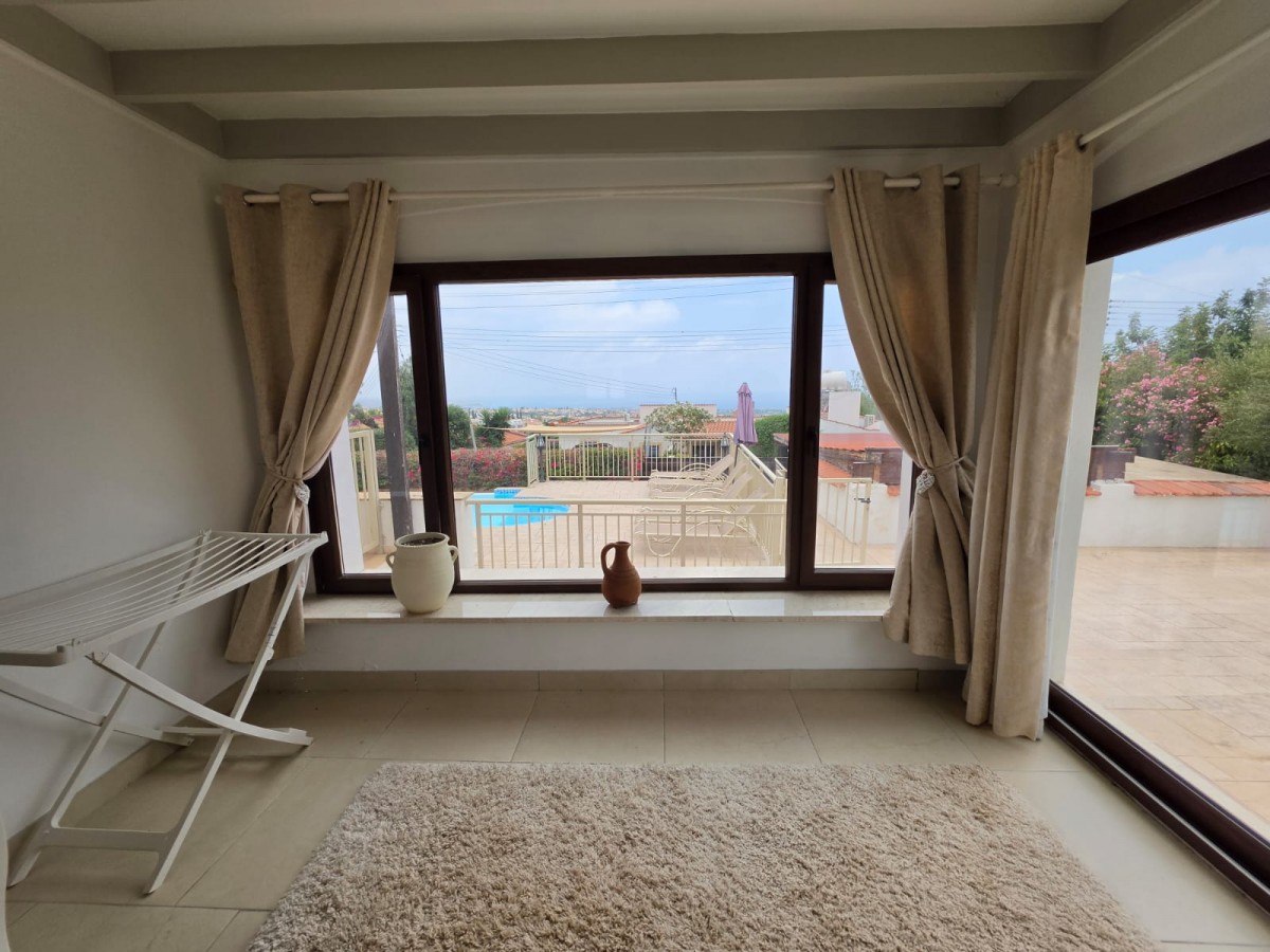 Bungalow For Sale  in  Peyia