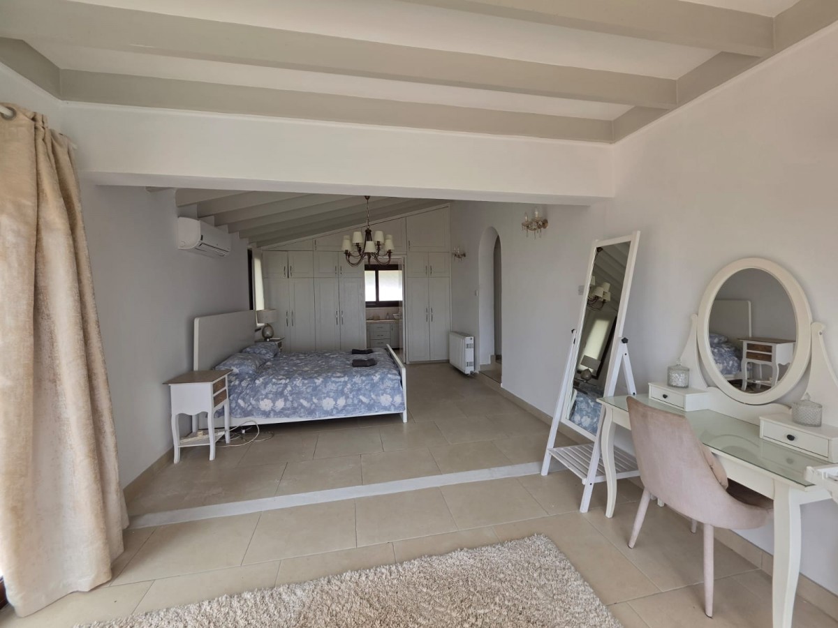 Bungalow For Sale  in  Peyia