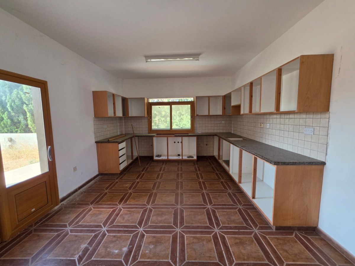 Detached Villa For Sale  in  Peyia - Sea Caves