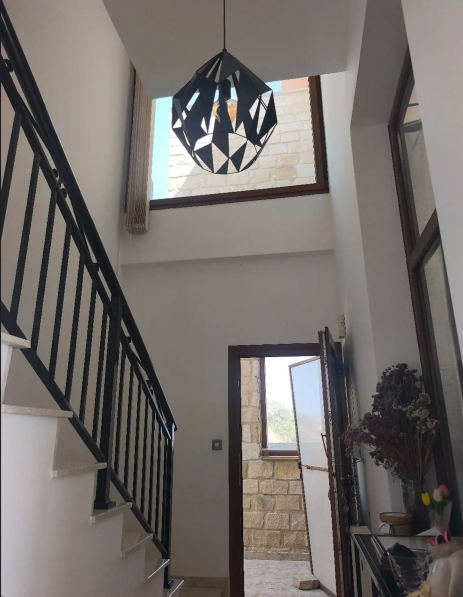 Detached Villa For Rent  in  Geroskipou