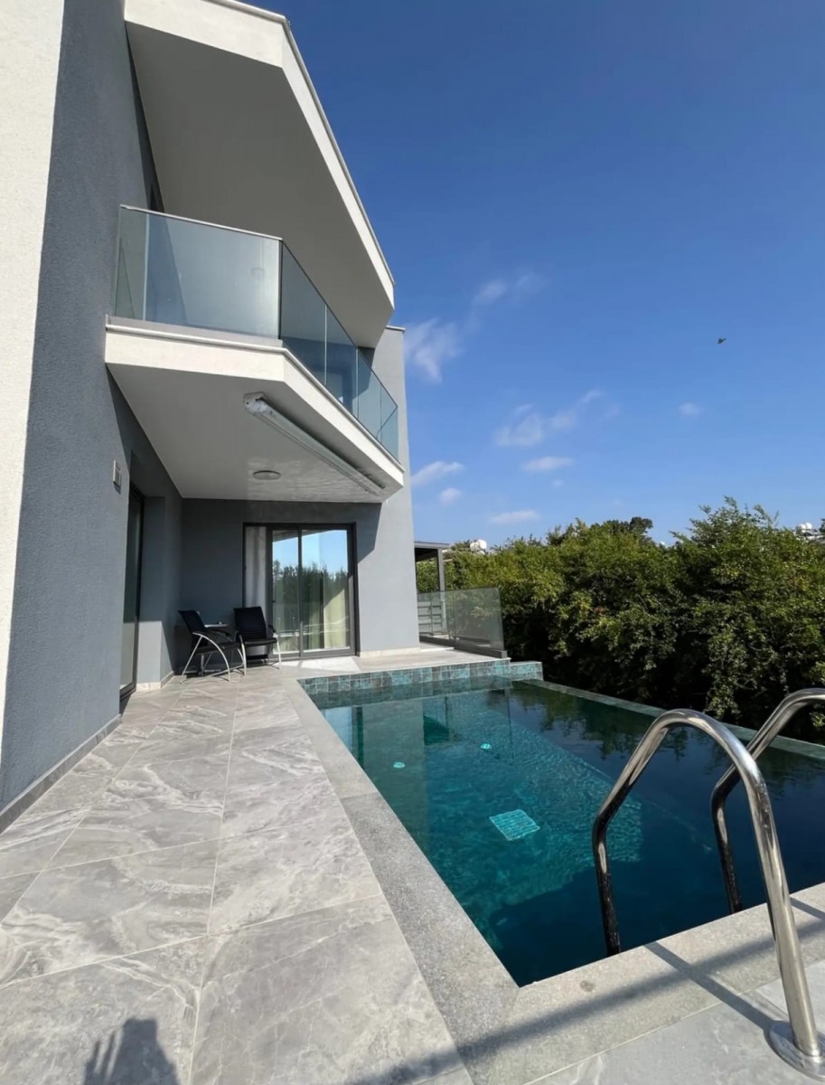 Detached Villa For Rent  in  Kissonerga