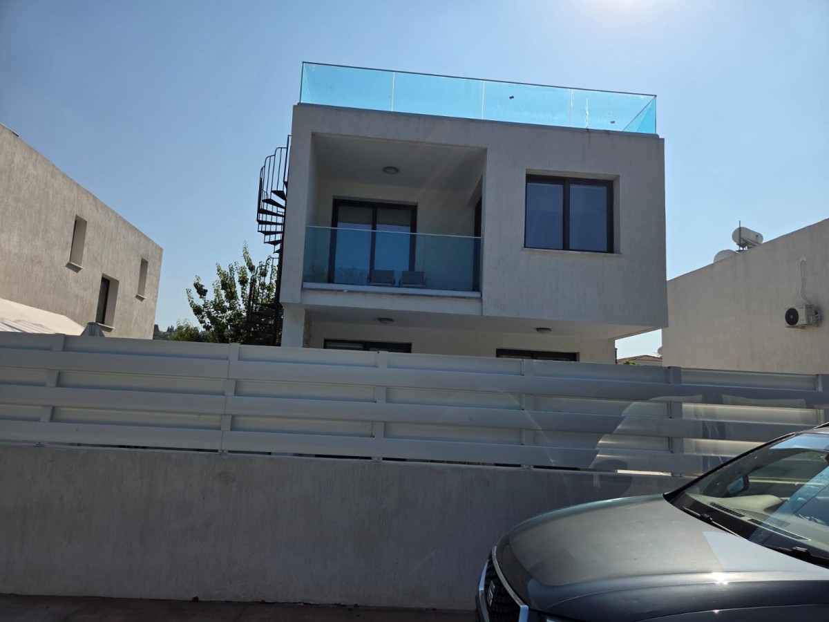 Detached Villa For Rent  in  Chlorakas