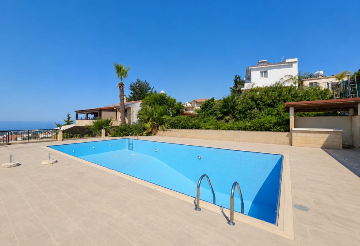 Detached Villa For Rent  in  Peyia