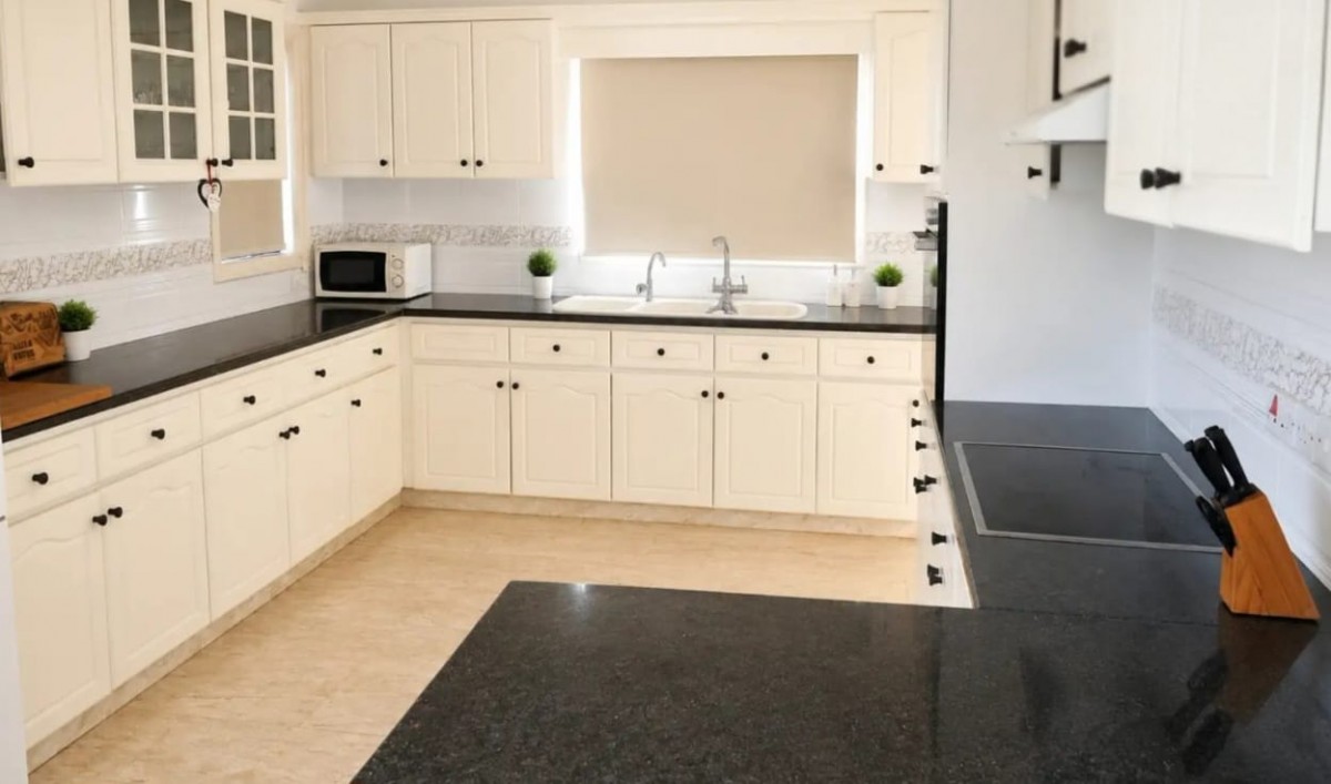 Detached Villa For Rent  in  Peyia