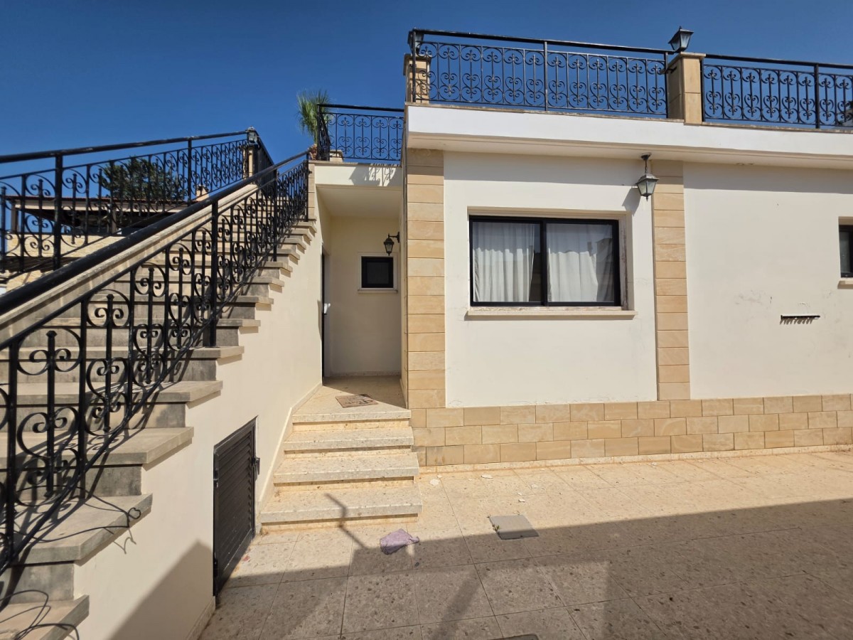 Detached Villa For Rent  in  Peyia