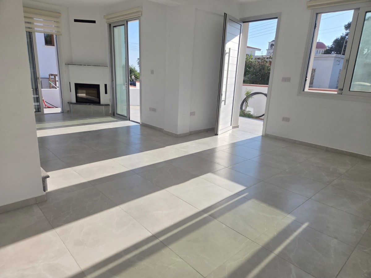 Detached Villa For Rent  in  Tremithousa