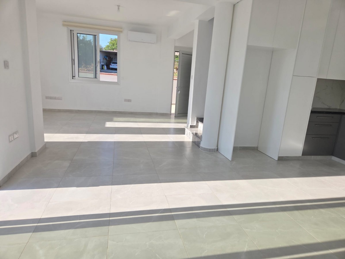 Detached Villa For Rent  in  Tremithousa