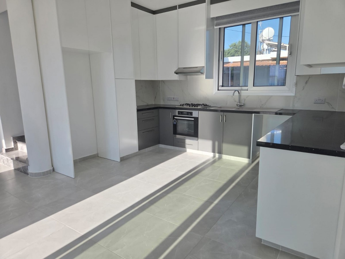 Detached Villa For Rent  in  Tremithousa