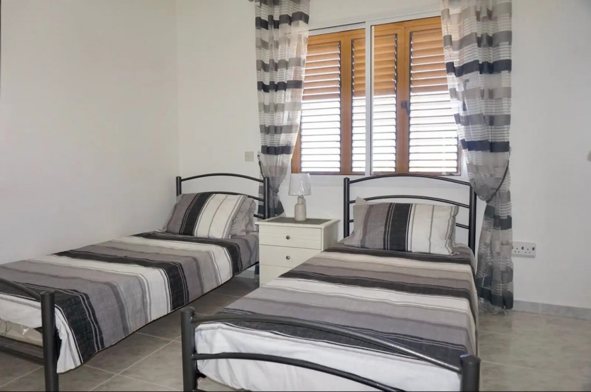 Town House For Rent  in  Peyia