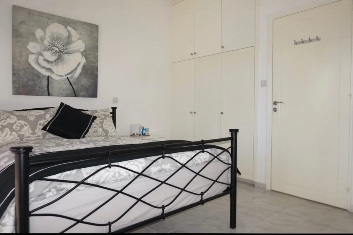 Town House For Rent  in  Peyia
