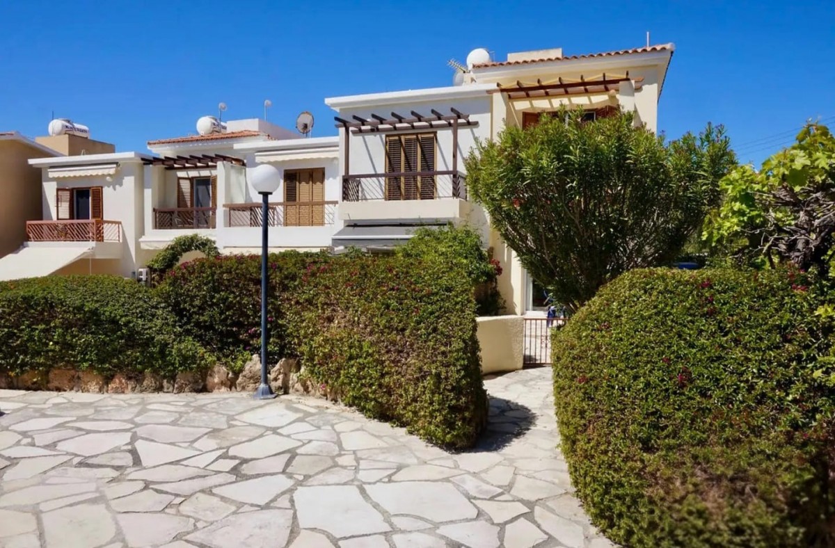 Town House For Rent  in  Peyia