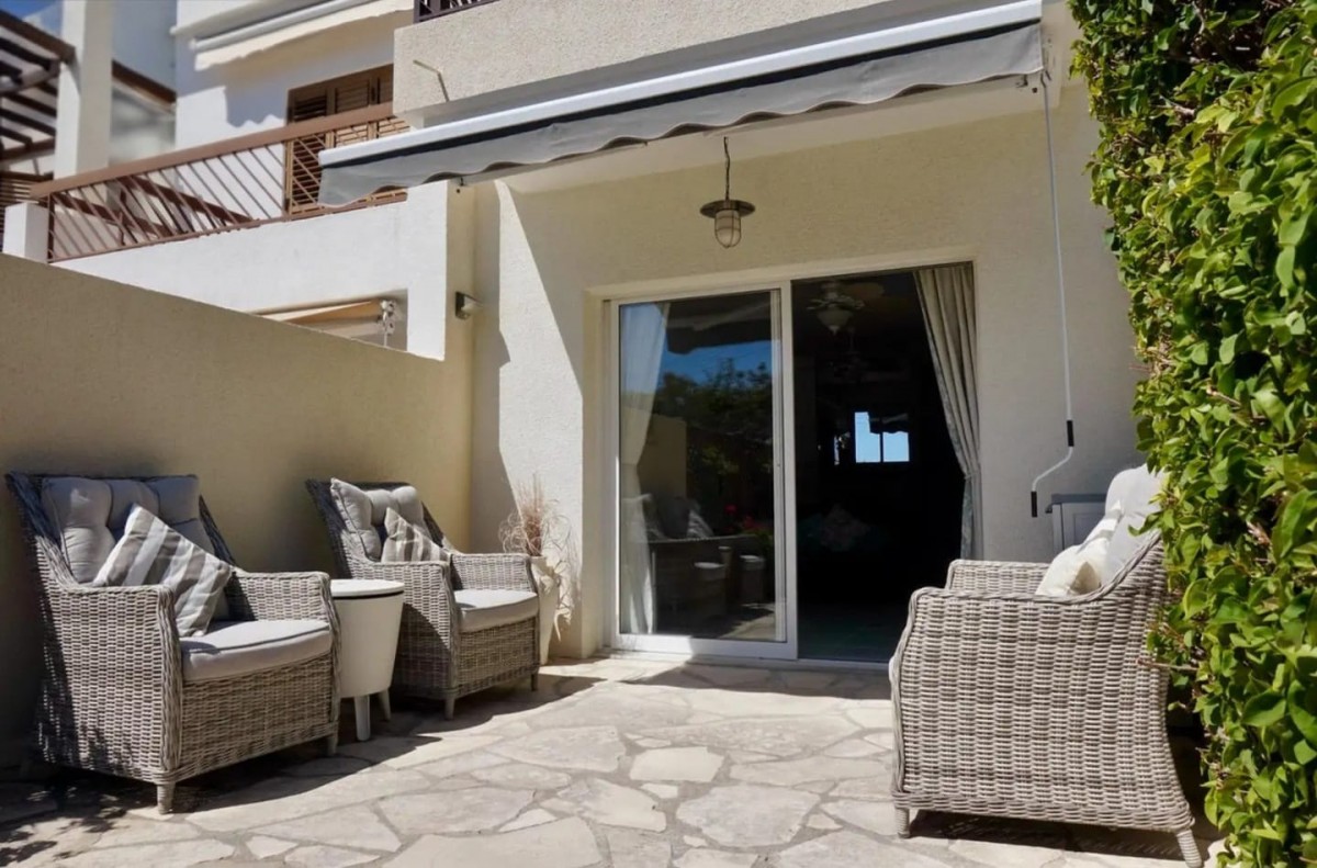 Town House For Rent  in  Peyia