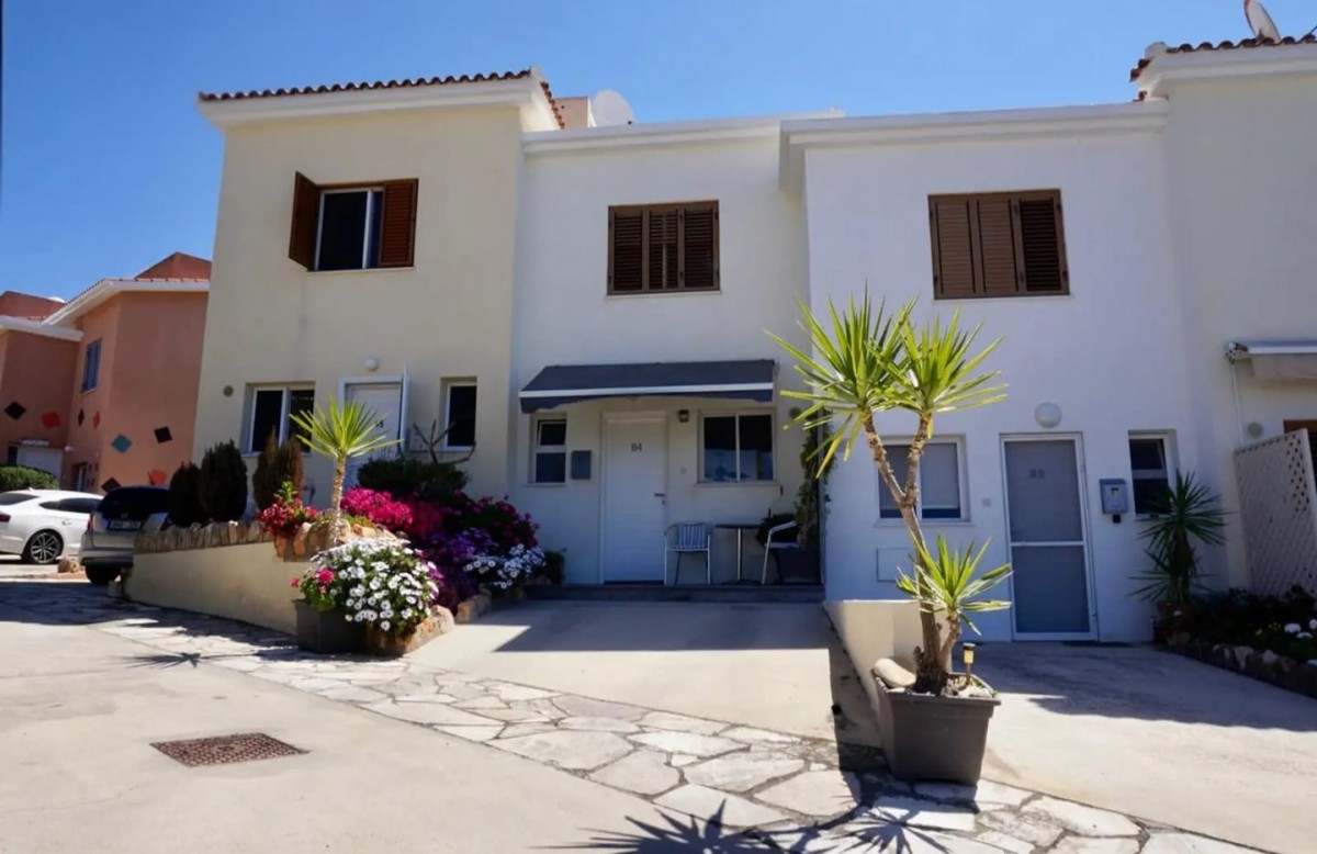 Town House For Rent  in  Peyia
