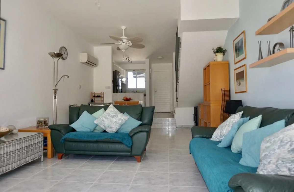 Town House For Rent  in  Peyia