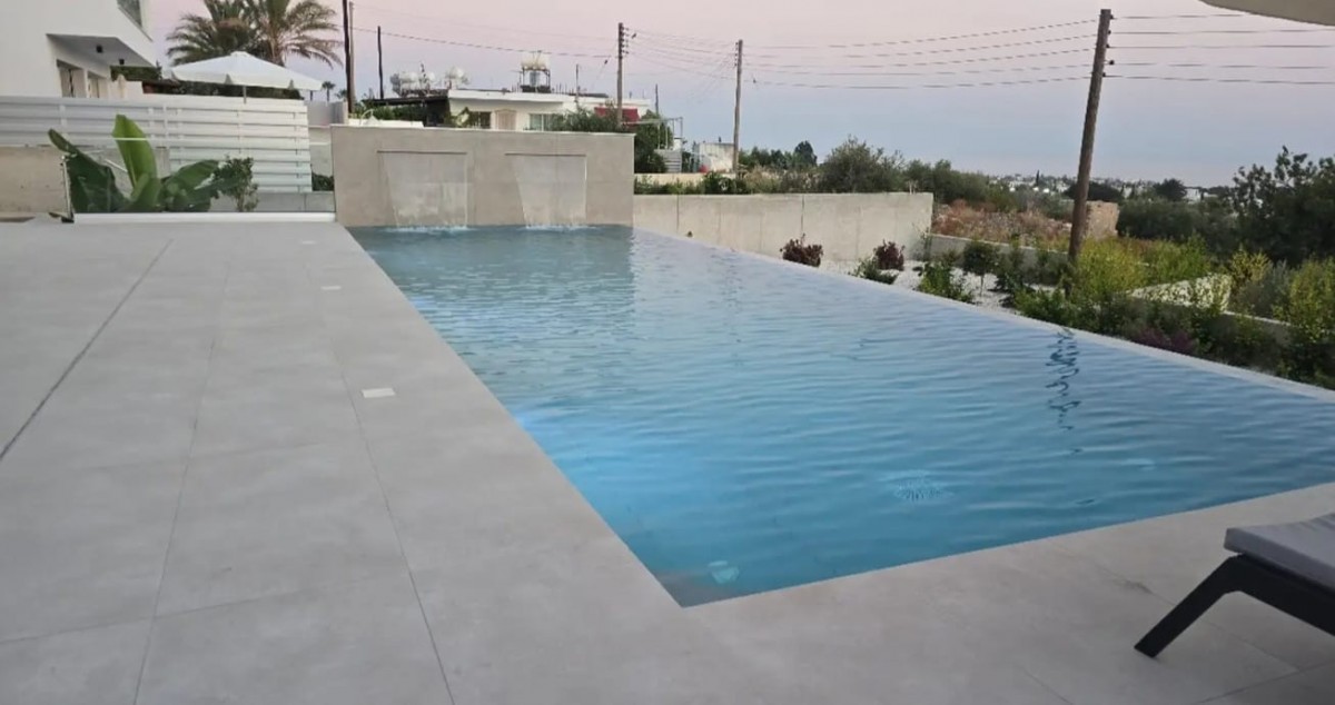 Detached Villa For Rent  in  Peyia