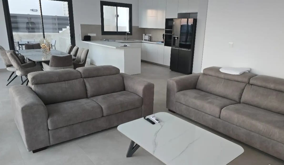 Detached Villa For Rent  in  Peyia