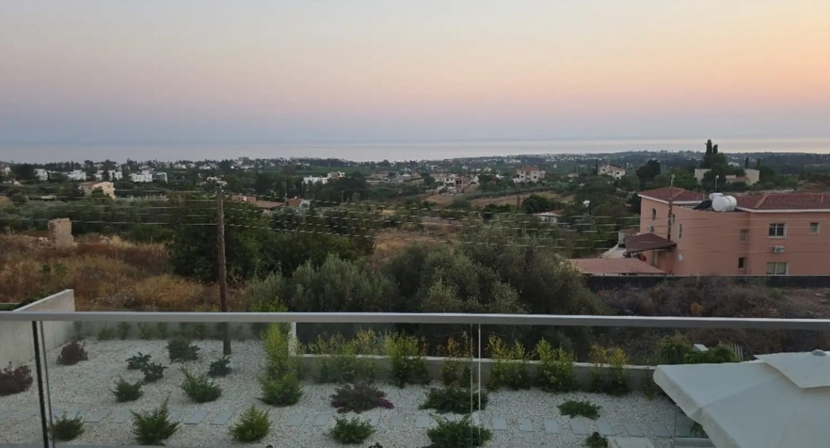 Detached Villa For Rent  in  Peyia