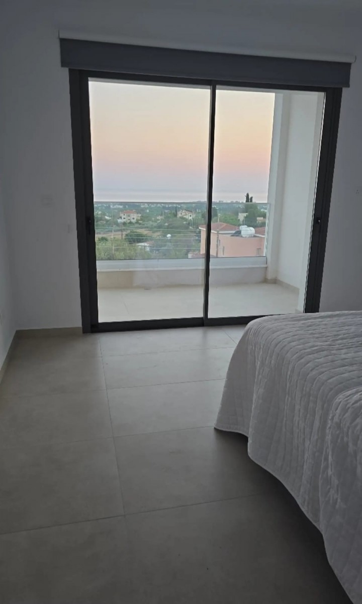 Detached Villa For Rent  in  Peyia