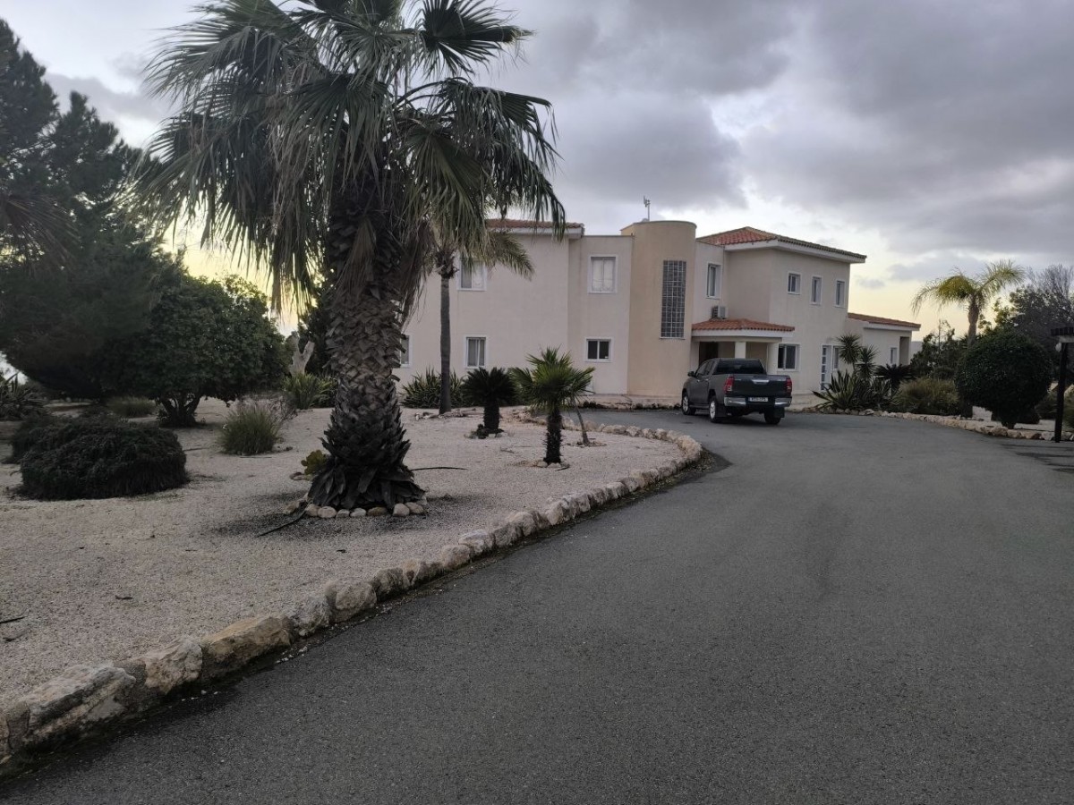 Detached Villa For Sale  in  Akoursos