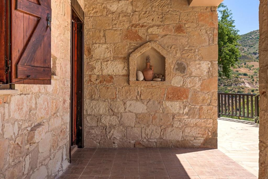 Detached Villa For Rent  in  Episkopi