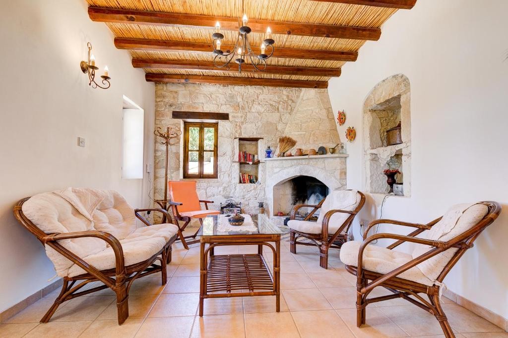 Detached Villa For Rent  in  Episkopi