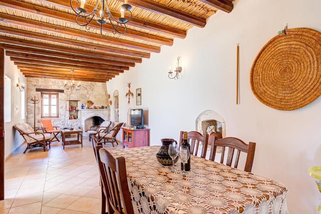 Detached Villa For Rent  in  Episkopi