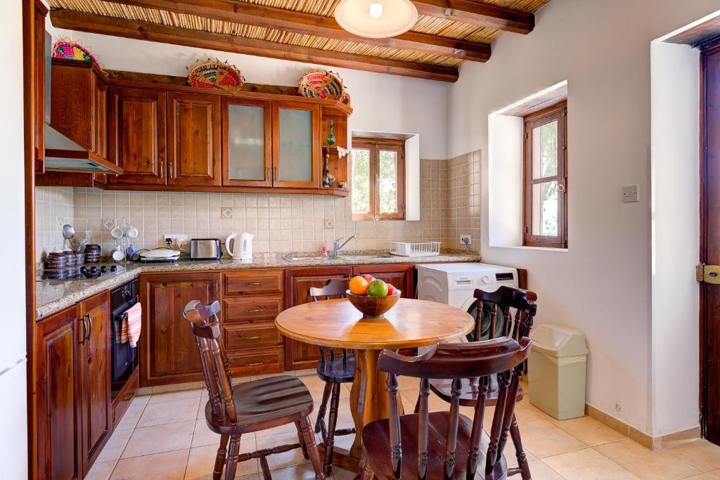 Detached Villa For Rent  in  Episkopi