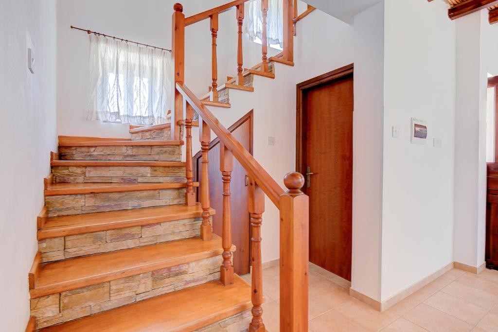 Detached Villa For Rent  in  Episkopi