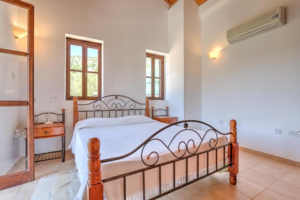 Detached Villa For Rent  in  Episkopi