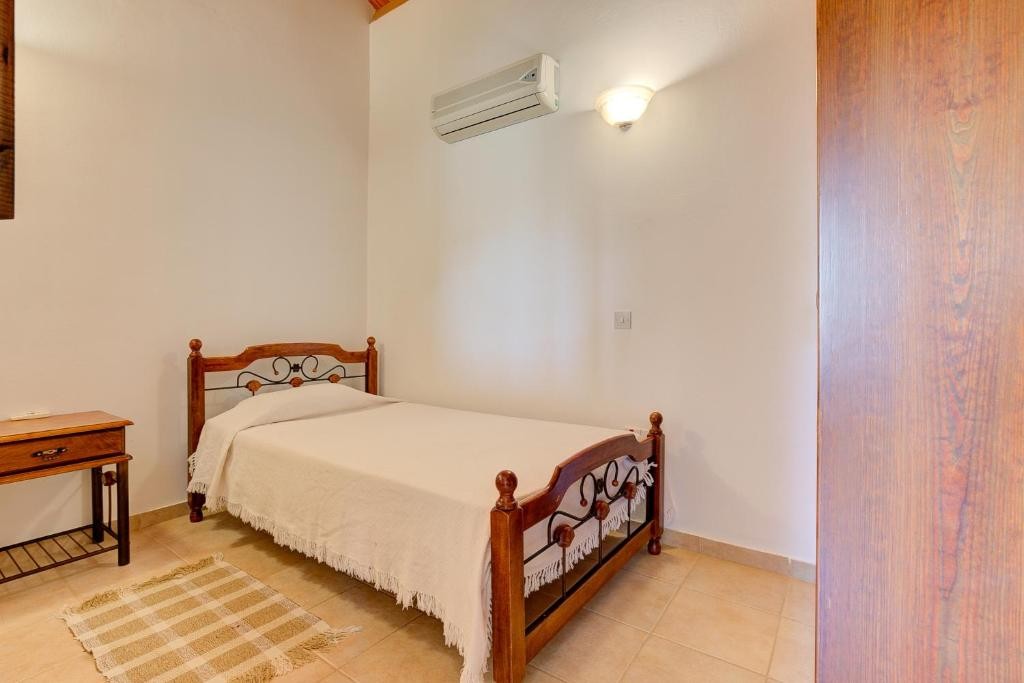 Detached Villa For Rent  in  Episkopi