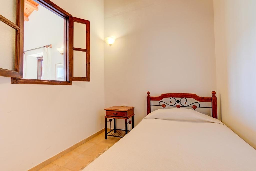Detached Villa For Rent  in  Episkopi