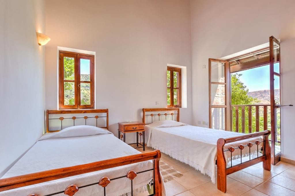 Detached Villa For Rent  in  Episkopi